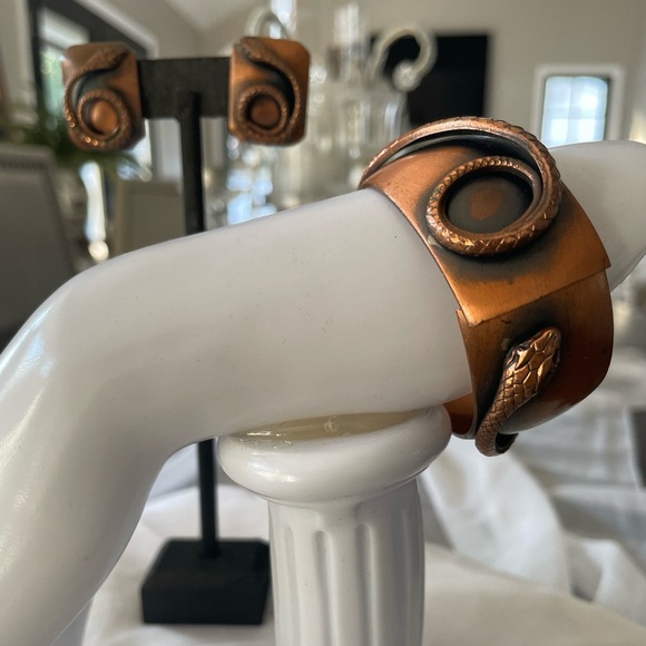 Whiting & Davis Jewelry - Signed Whiting and Davis vintage copper snake clamper with clip earrings